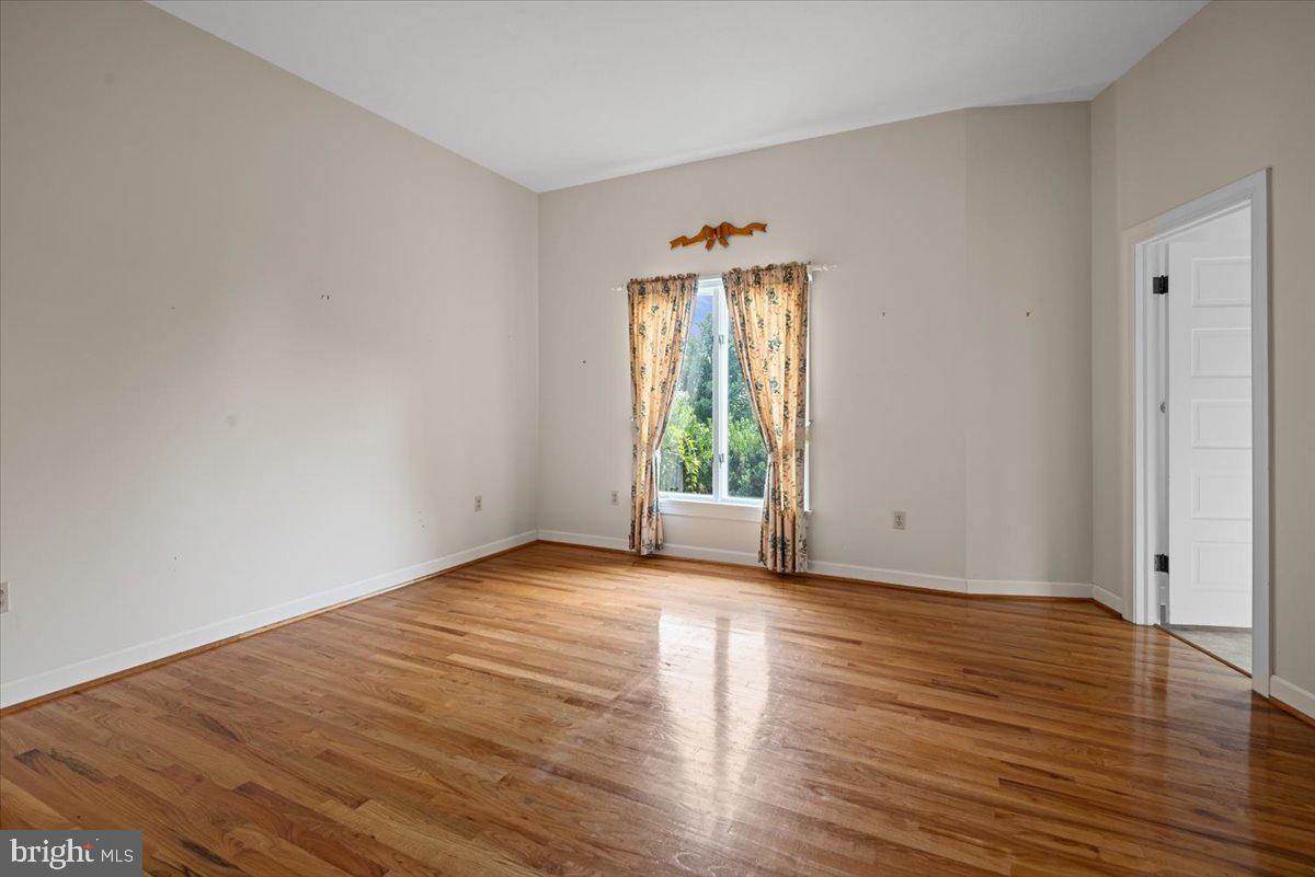 547 Apple Pie Ridge Road Winchester, VA 22603 - Photo 27 of 60 Guest bedroom 2