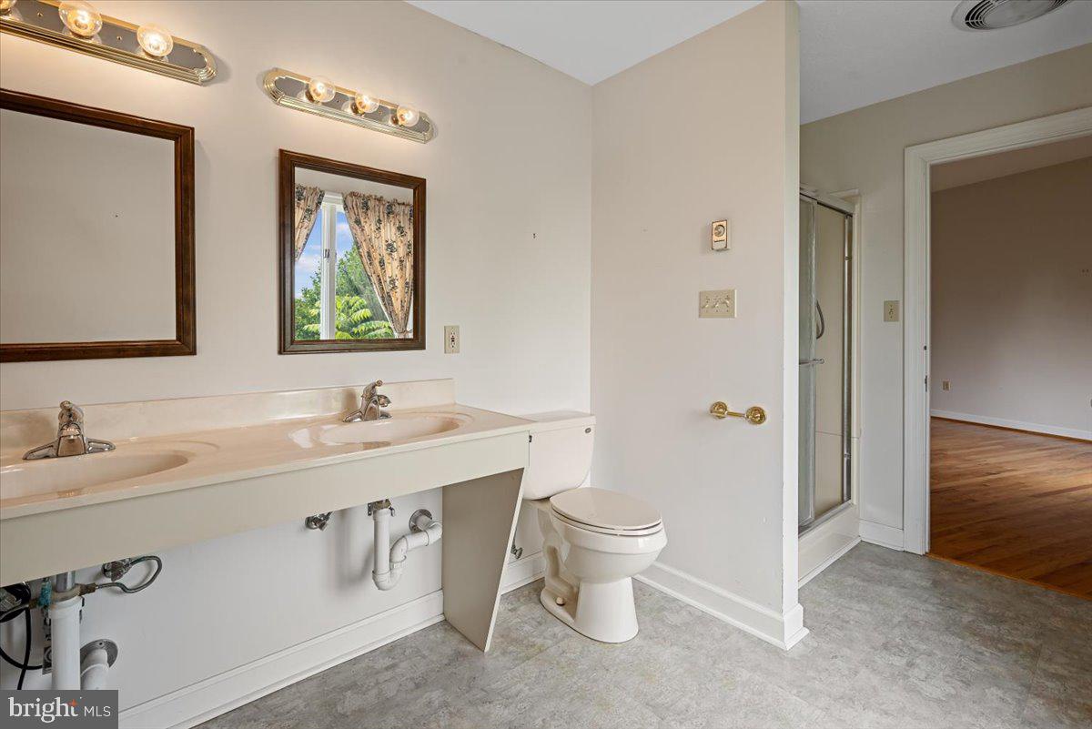 547 Apple Pie Ridge Road Winchester, VA 22603 - Photo 29 of 60 Guest Bedroom 2 Bathroom
