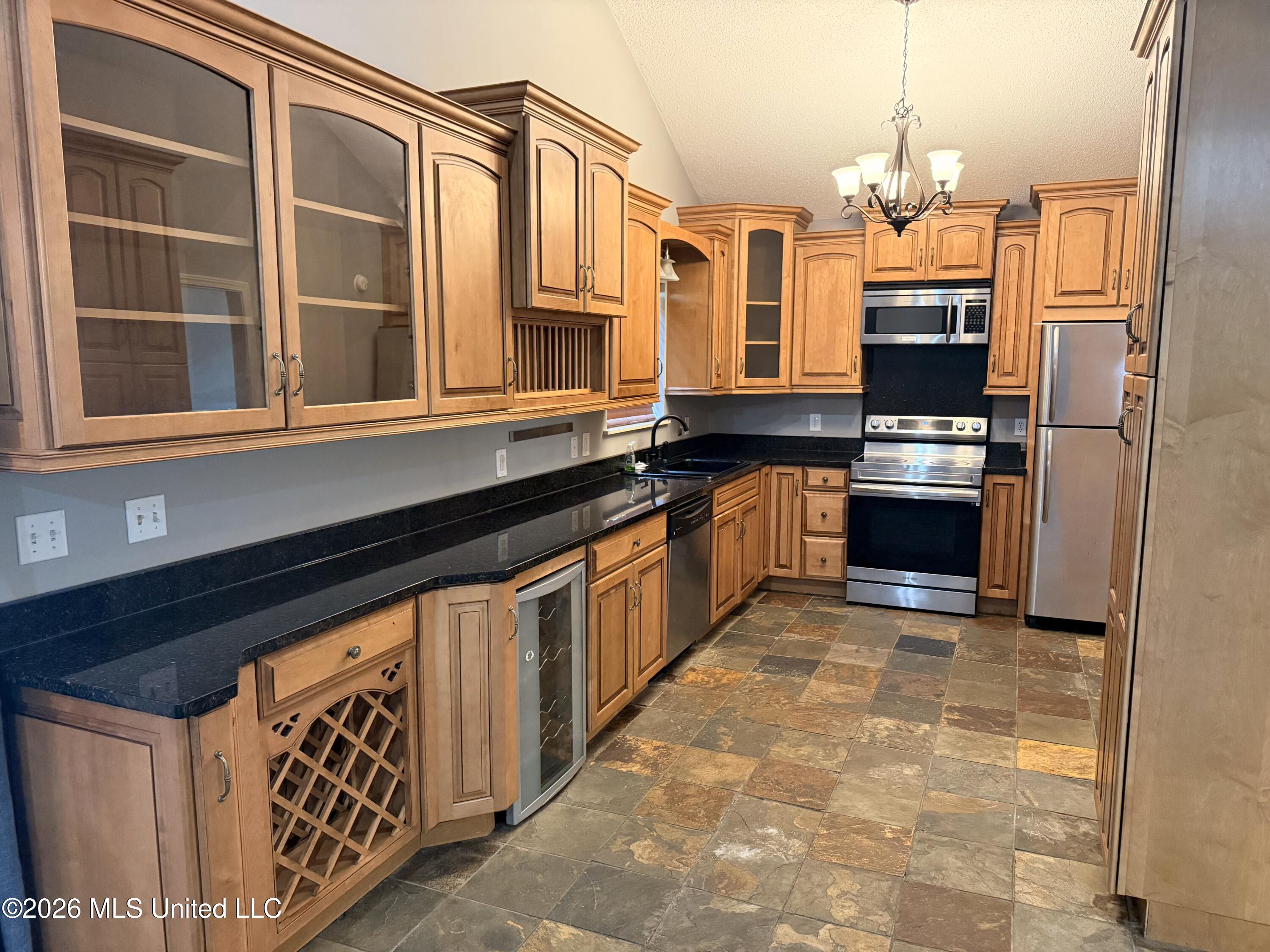 15489 Highway 18 Raleigh, MS 39153 - Photo 5 of 17 Kitchen