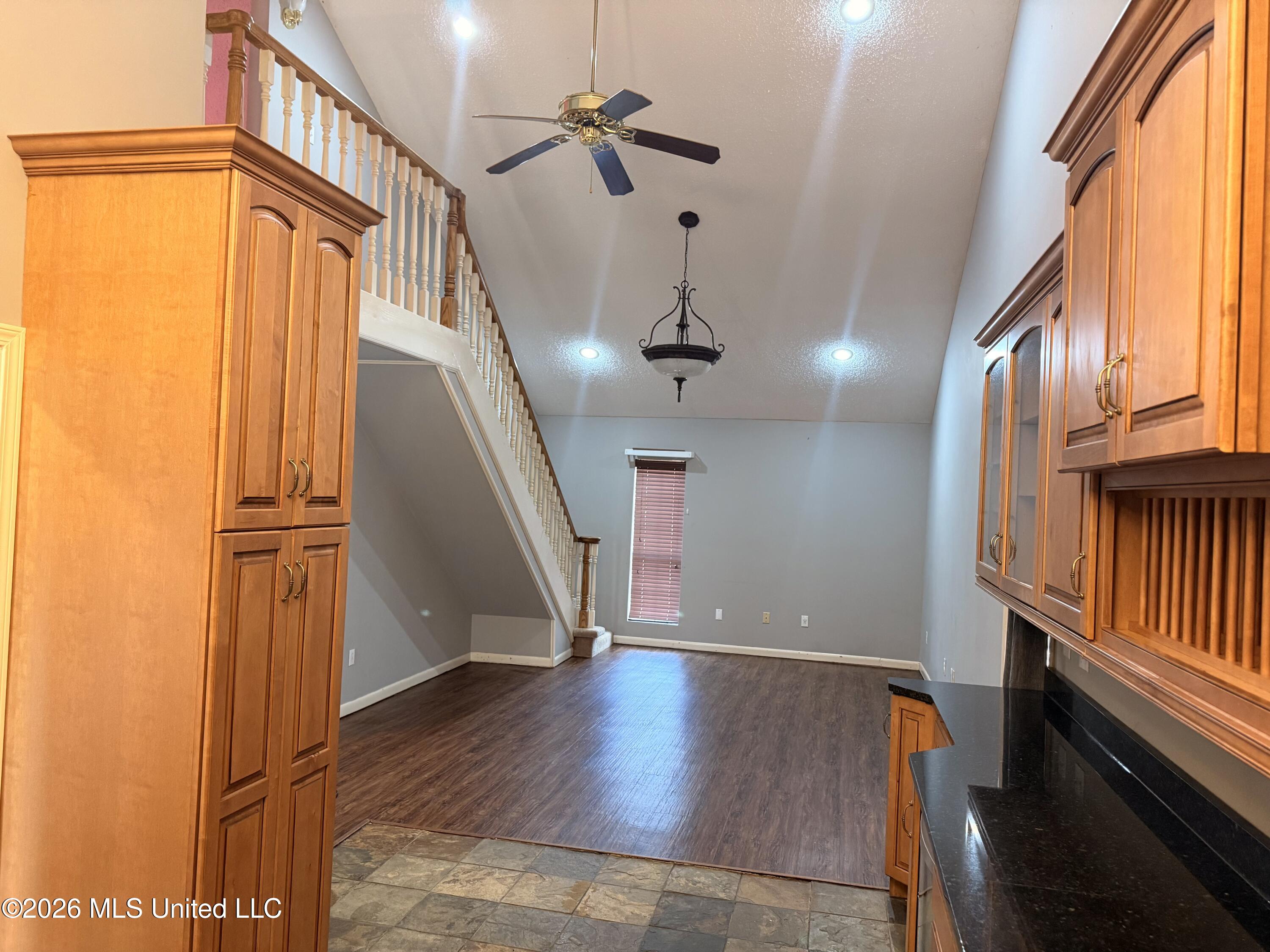 15489 Highway 18 Raleigh, MS 39153 - Photo 6 of 17 Living Room