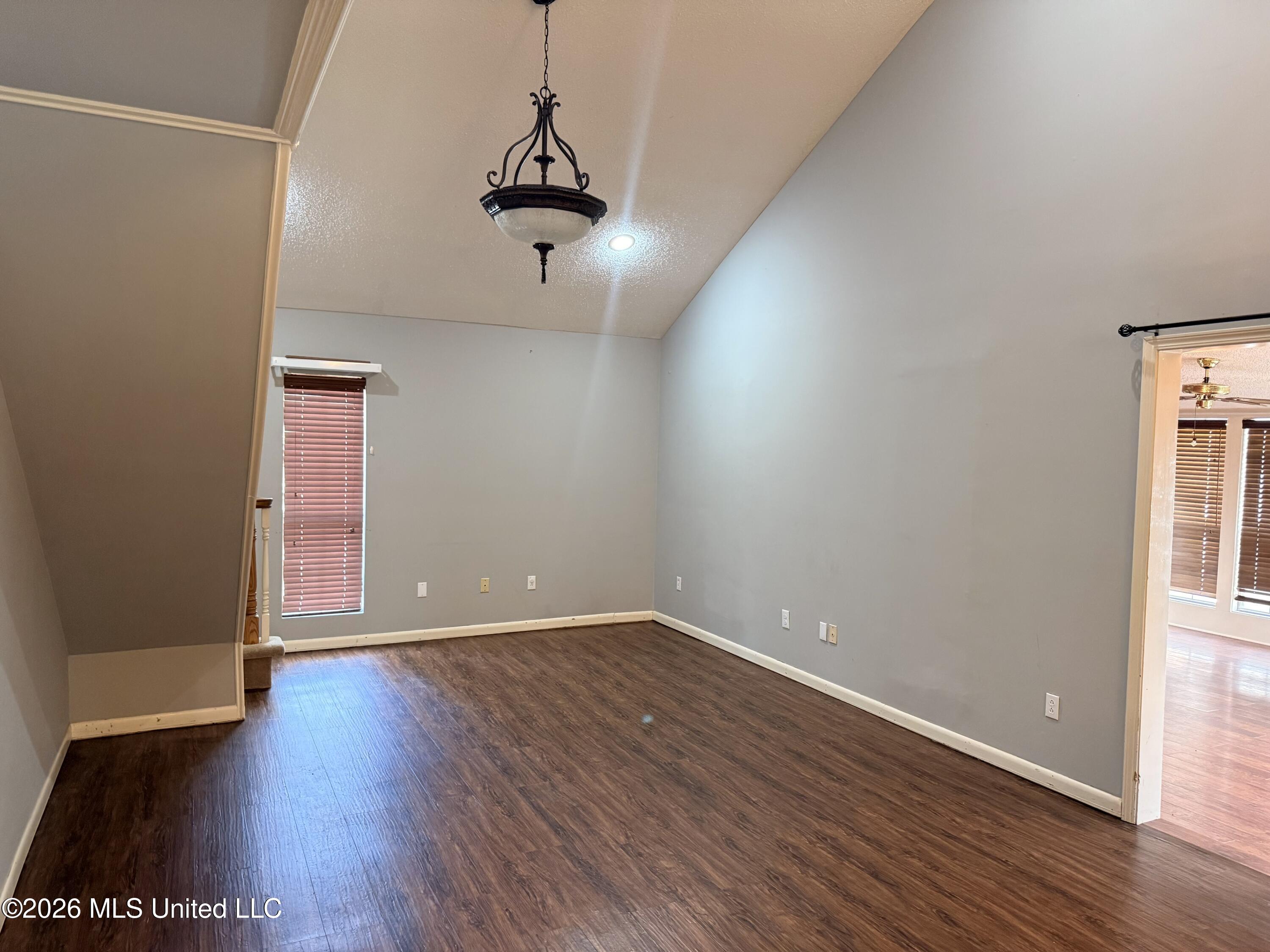 15489 Highway 18 Raleigh, MS 39153 - Photo 7 of 17 Living Room