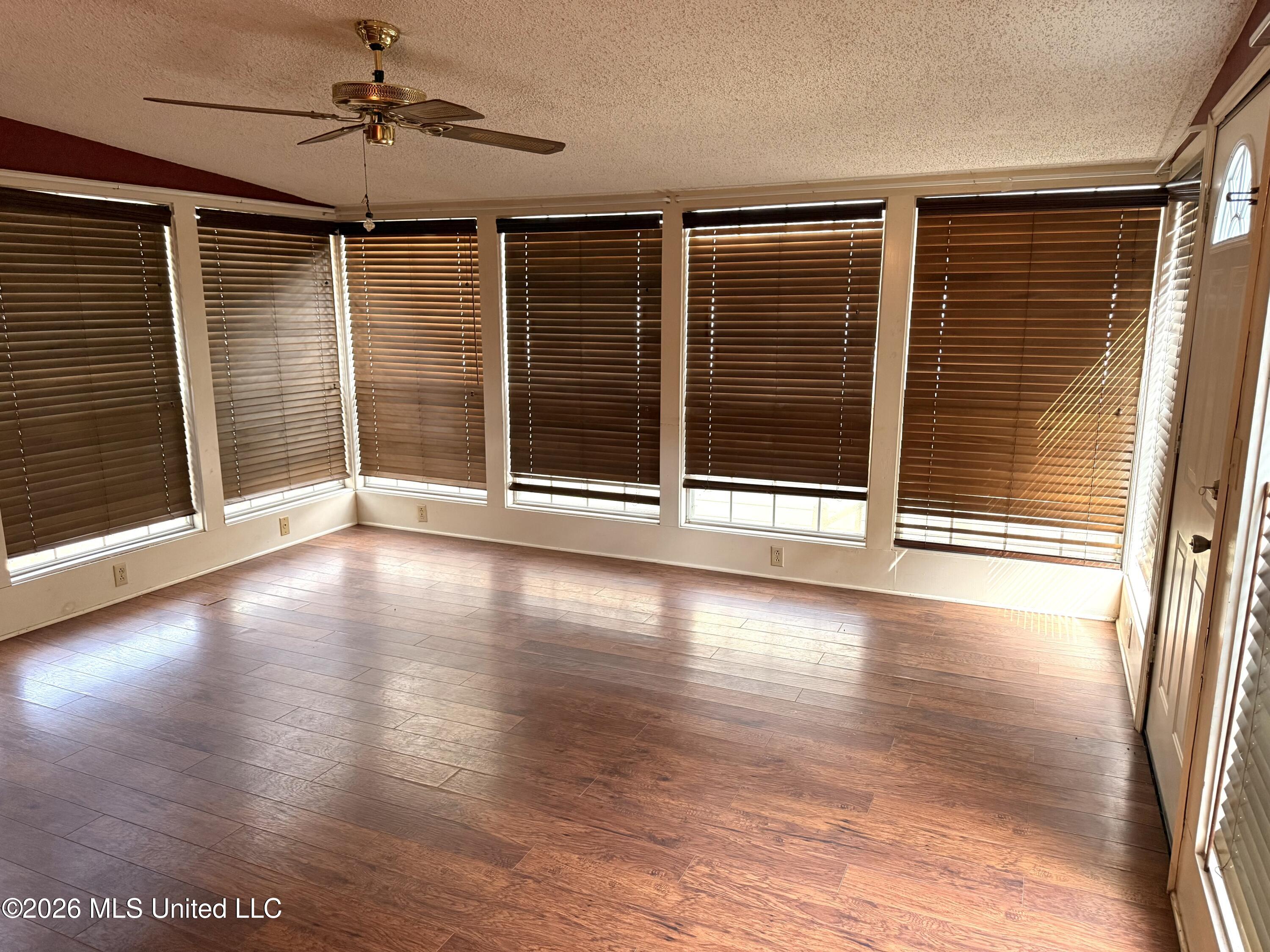 15489 Highway 18 Raleigh, MS 39153 - Photo 9 of 17 Sunroom