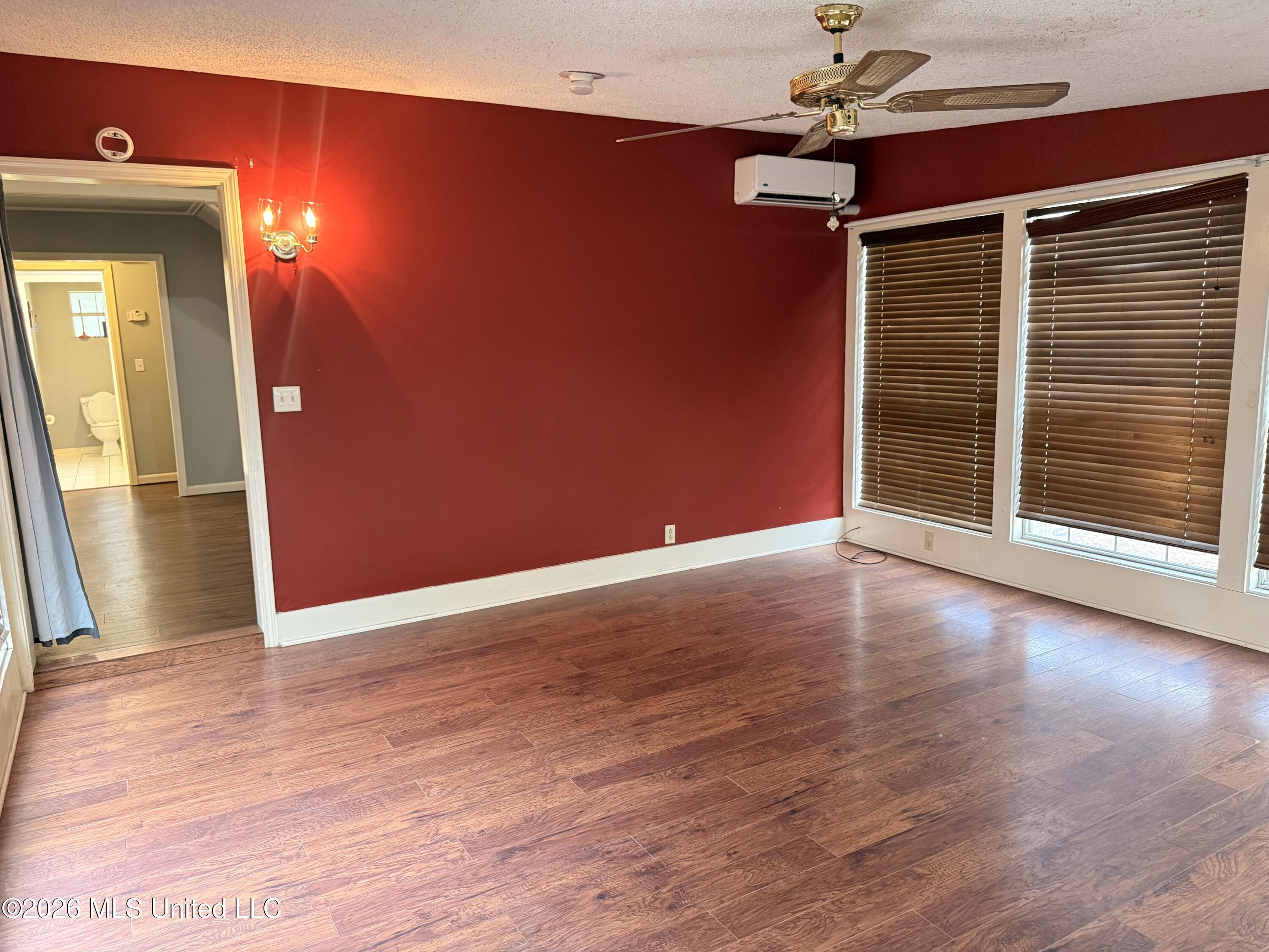 15489 Highway 18 Raleigh, MS 39153 - Photo 10 of 17 Sunroom