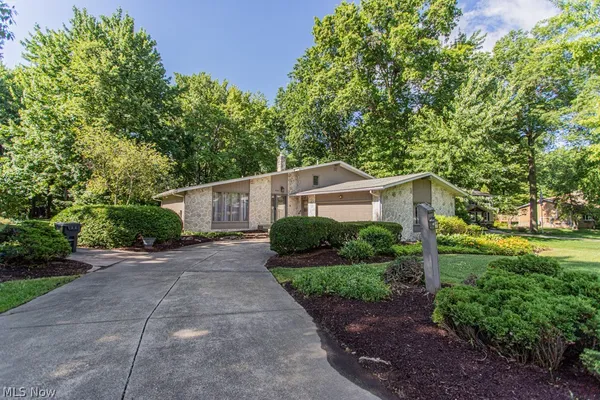 $299,900 | 9628 Cain Drive Northeast, Warren, OH 44484