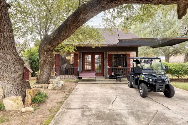 $600,000 | 518 West Prairie Lea Street, Lockhart, TX 78644