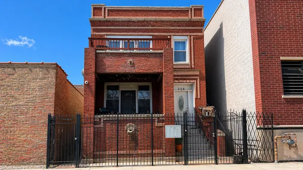 $1,600 | 808 North Sacramento Boulevard, Unit 1R, Chicago, IL 60622