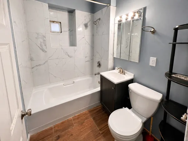 $1,600 | 808 North Sacramento Boulevard, Unit 1R, Chicago, IL 60622