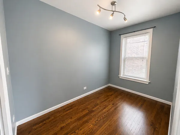 $1,600 | 808 North Sacramento Boulevard, Unit 1R, Chicago, IL 60622