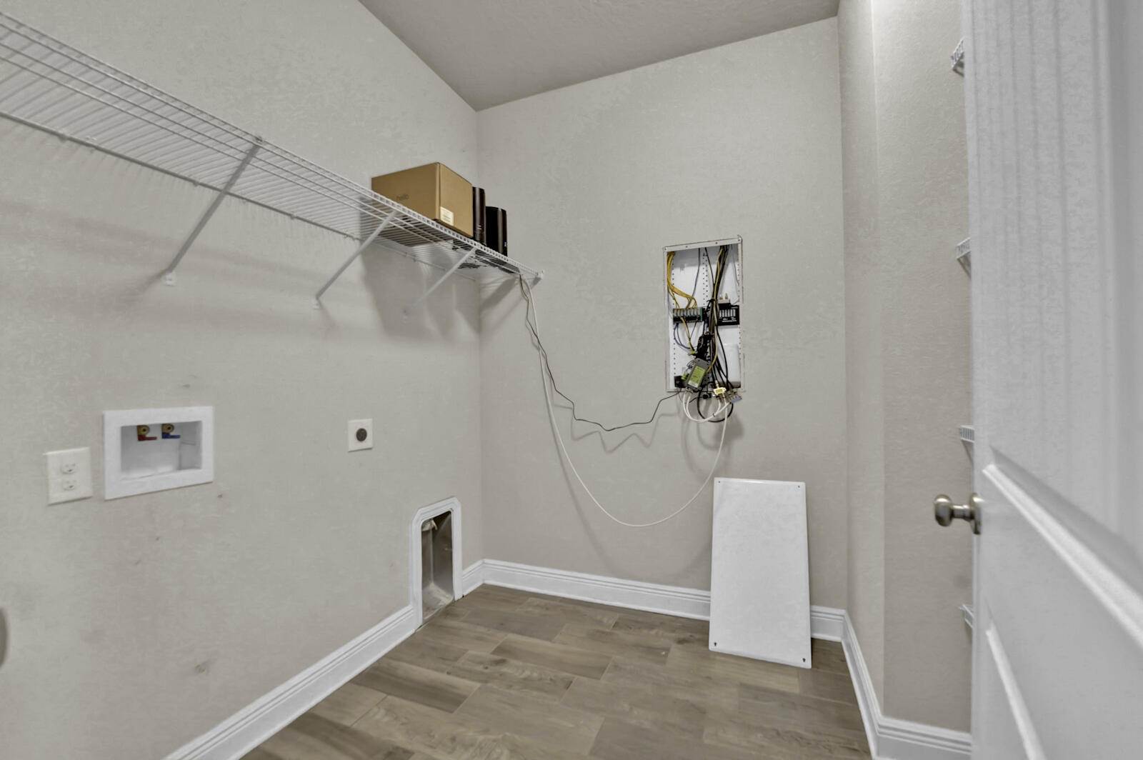 272 Lottie Loop Freeport, FL 32439 - Photo 18 of 53 a view of a hallway with closet