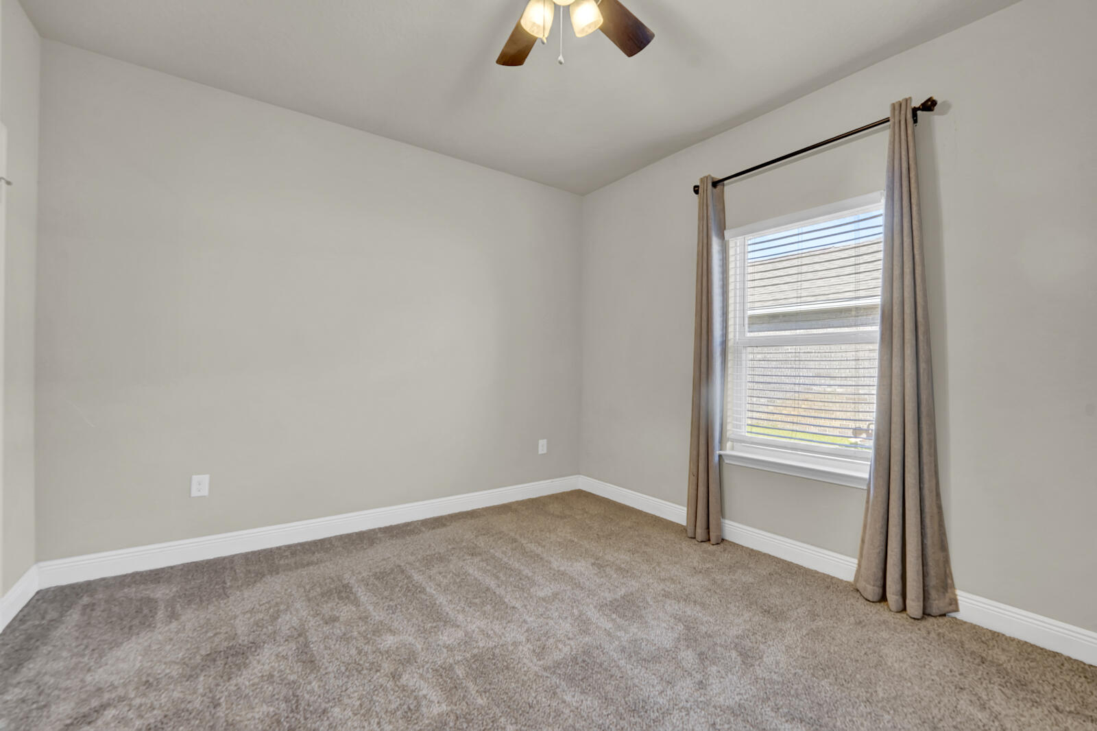 272 Lottie Loop Freeport, FL 32439 - Photo 25 of 53 an empty room with ceiling fan and window