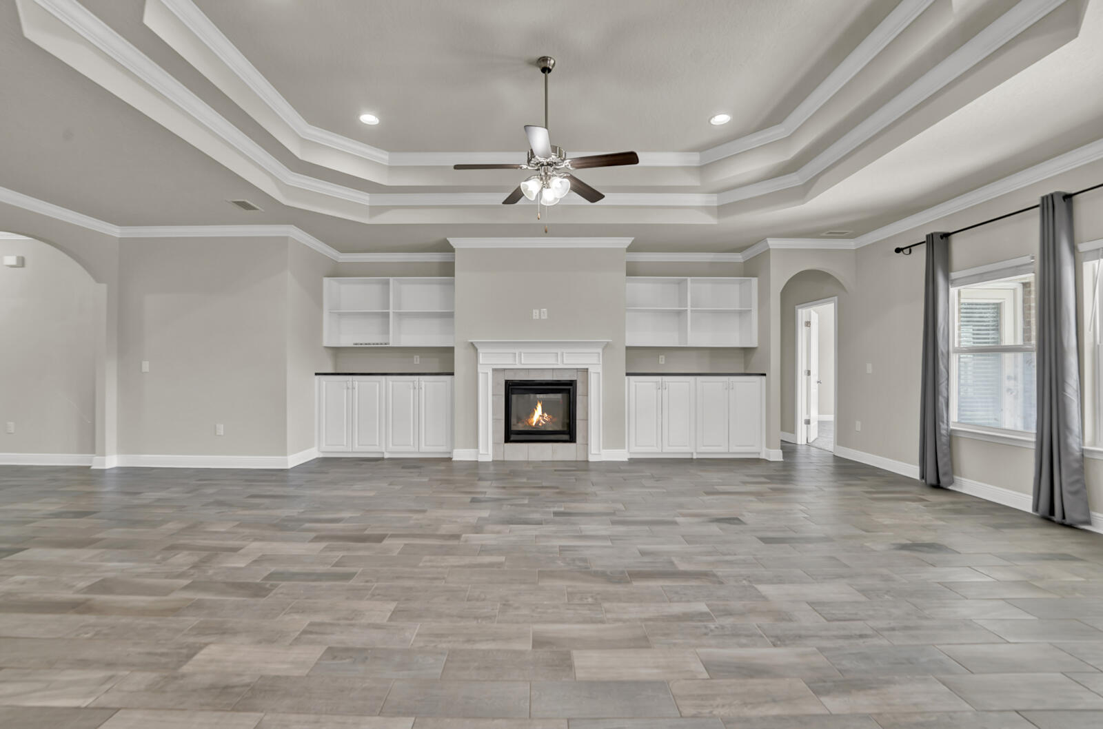 272 Lottie Loop Freeport, FL 32439 - Photo 4 of 53 a view of an empty room with a kitchen