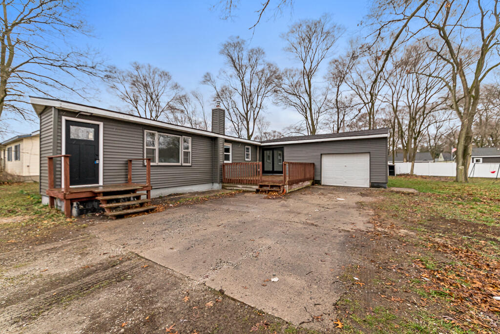 330 South Wolf Lake Road Muskegon, MI 49442 - Photo 1 of 45 1 Primary