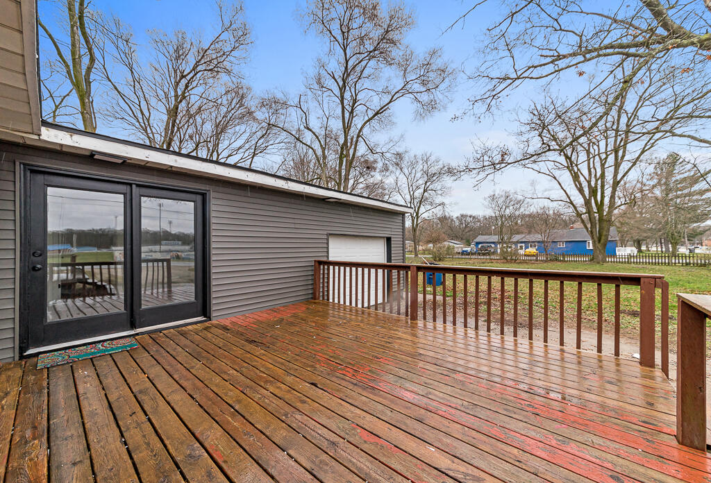 330 South Wolf Lake Road Muskegon, MI 49442 - Photo 4 of 45 1c Deck