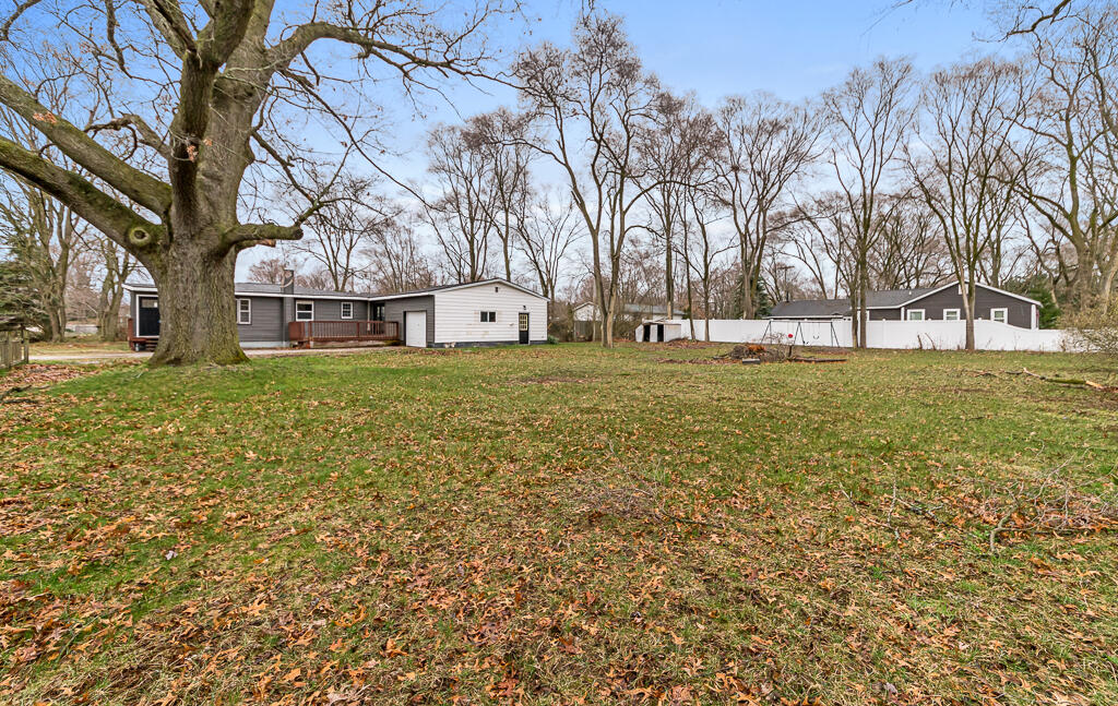 330 South Wolf Lake Road Muskegon, MI 49442 - Photo 5 of 45 2 Yard + Extra Lot (1)