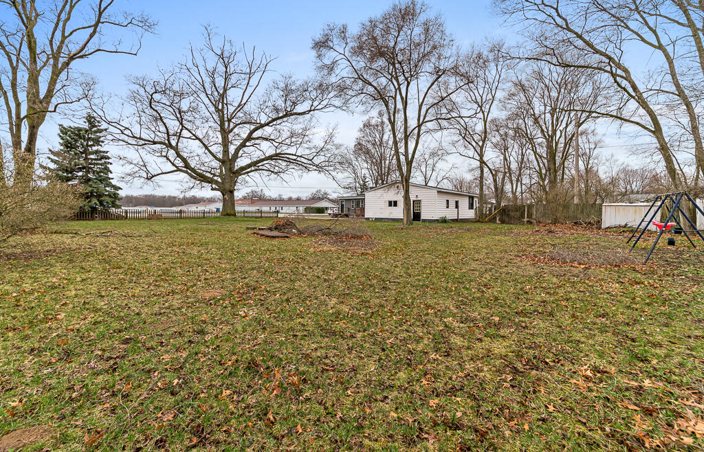 330 South Wolf Lake Road Muskegon, MI 49442 - Photo 6 of 45 2 Yard + Extra Lot (2)
