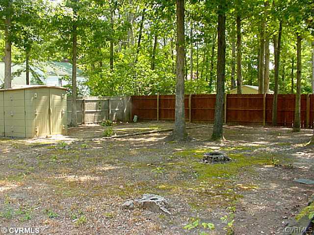 11124 Robious Road North Chesterfield, VA 23235 - Photo 14 of 22 a backyard of a house