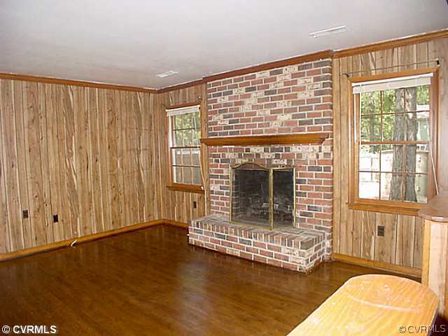 11124 Robious Road North Chesterfield, VA 23235 - Photo 5 of 22 a living room with furniture