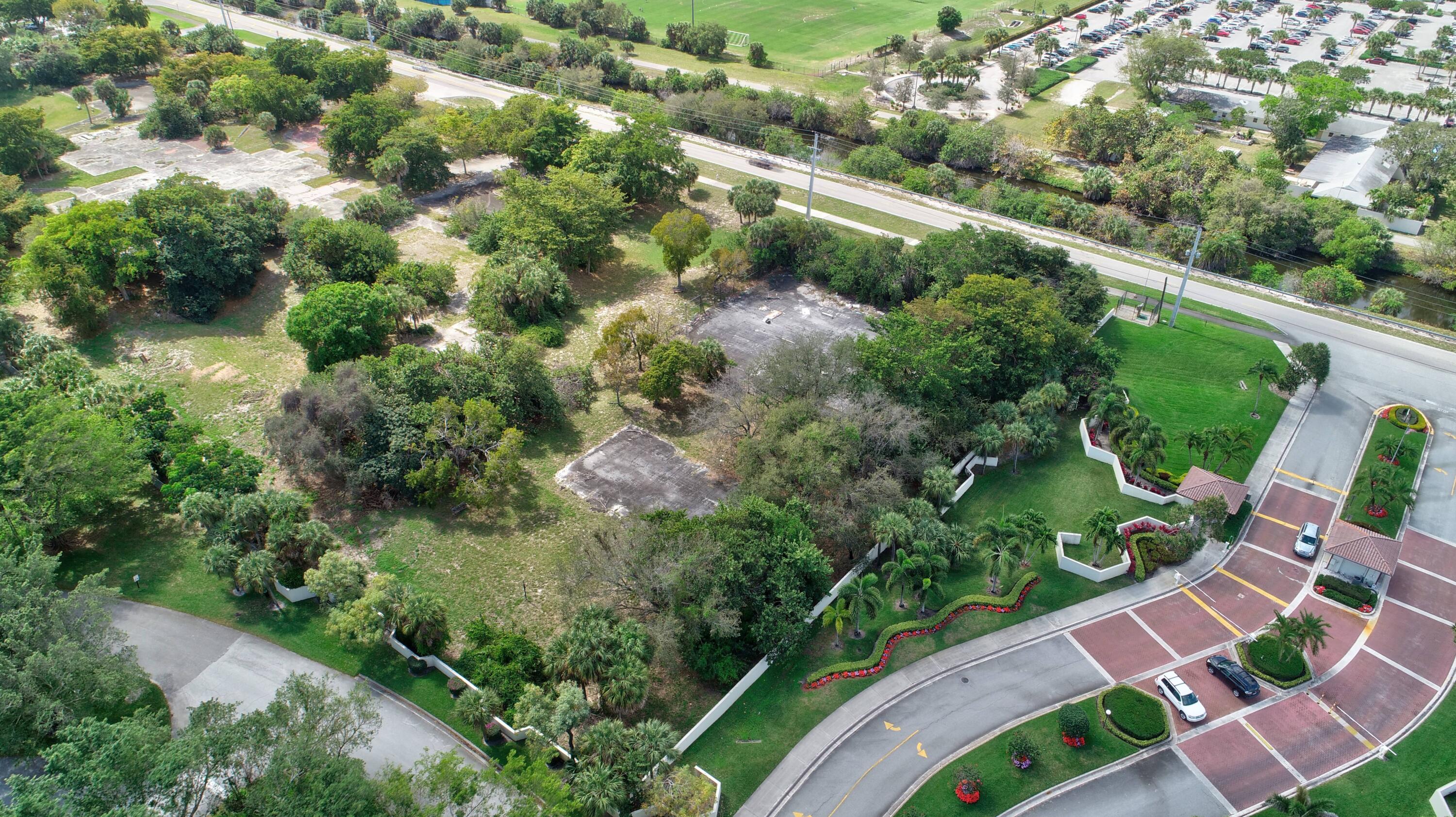 338 Eastwood Terrace Boca Raton, FL 33431 - Photo 12 of 31 an aerial view of residential houses with outdoor space and trees