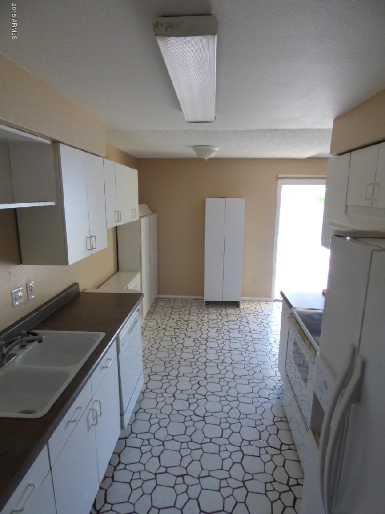 2808 East Cactus Road Phoenix, AZ 85032 - Photo 3 of 21 GalKitch