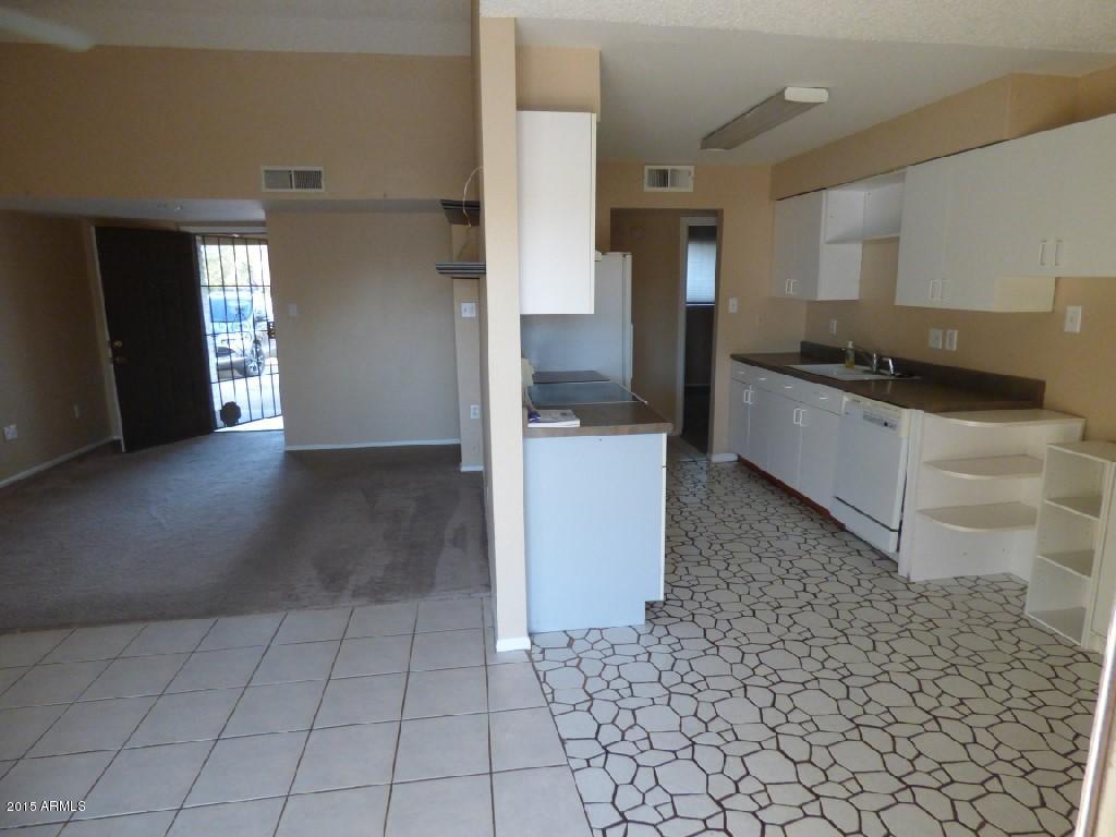2808 East Cactus Road Phoenix, AZ 85032 - Photo 5 of 21 LivDinKitch2