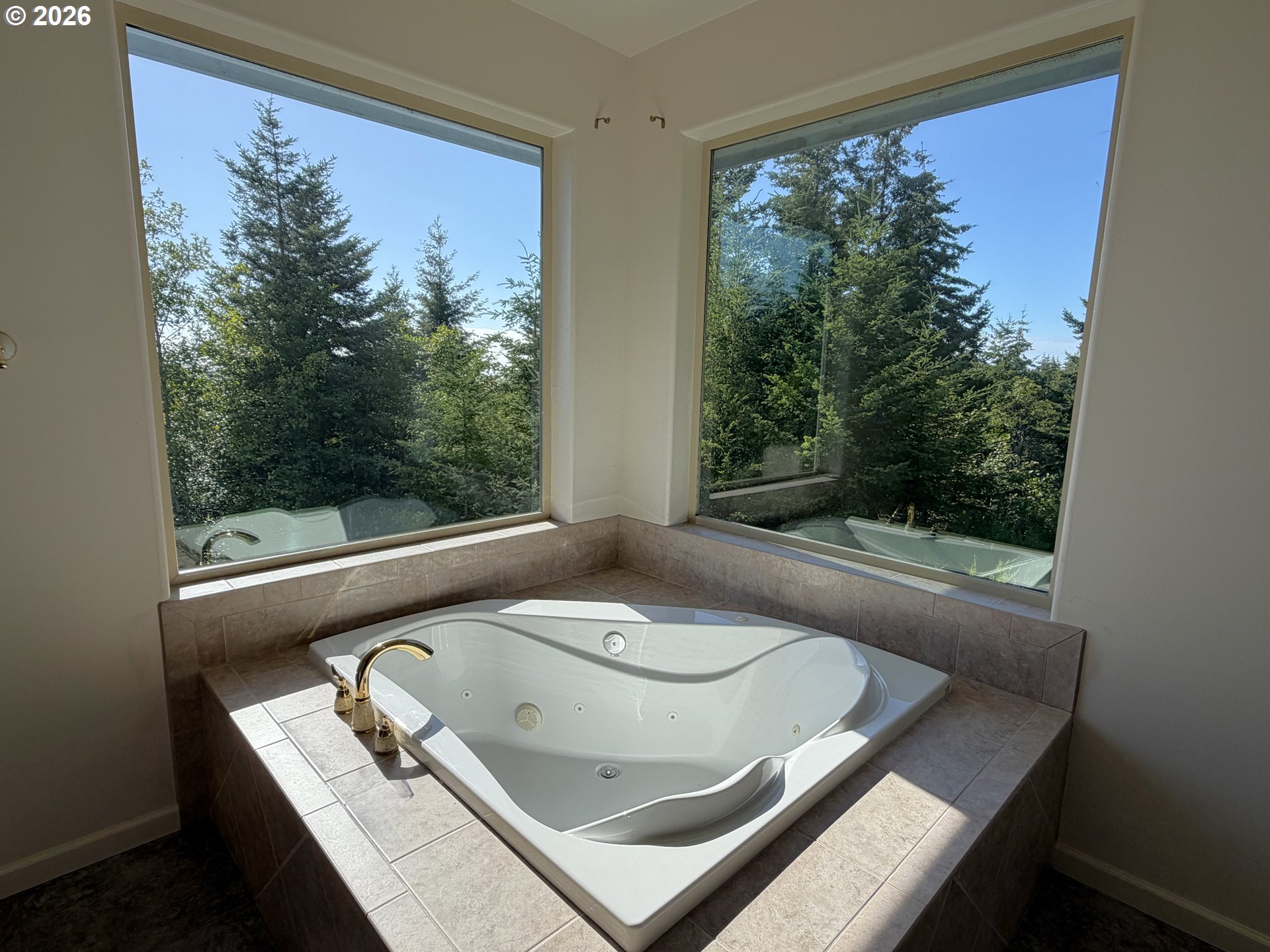47500 Pacific View Road Langlois, OR 97450 - Photo 22 of 43 Owner's Suite Bathroom