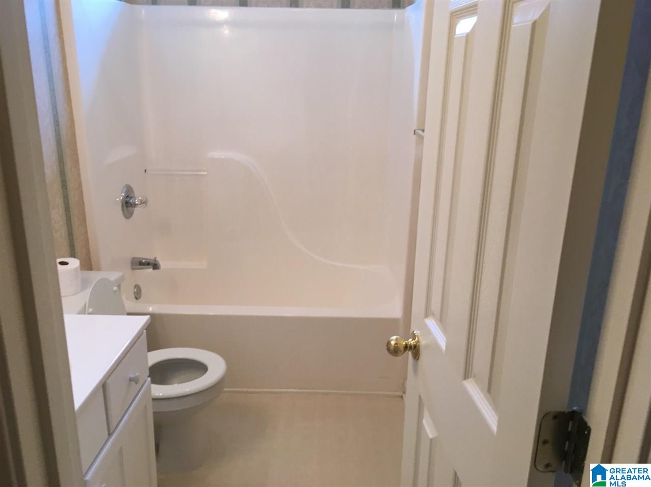 220 Warwick Lane Alabaster, AL 35007 - Photo 10 of 13