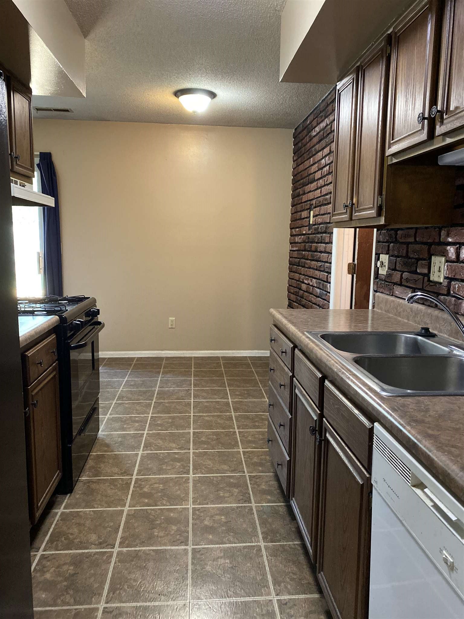 1111 Applewood Road Fort Wayne, IN 46825 - Photo 4 of 18 Gallery Image 4