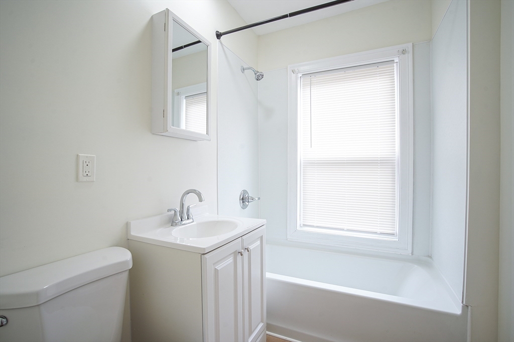 87 Quincy Street, Unit 2R Springfield, MA 01109 - Photo 6 of 10