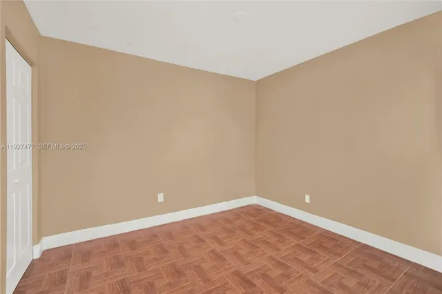 $2,300 | 1340 Lincoln Road, Unit 207, Miami Beach, FL 33139