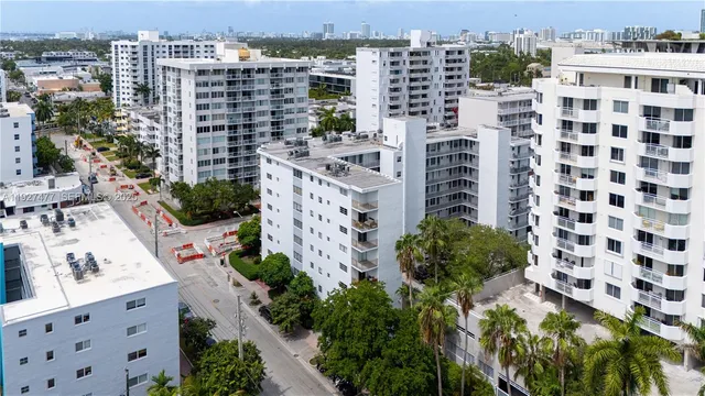 $2,300 | 1340 Lincoln Road, Unit 207, Miami Beach, FL 33139