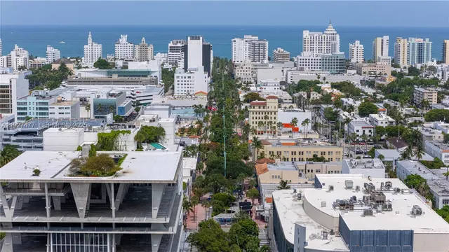 $2,300 | 1340 Lincoln Road, Unit 207, Miami Beach, FL 33139