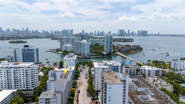 $2,300 | 1340 Lincoln Road, Unit 207, Miami Beach, FL 33139