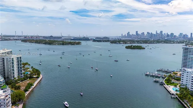 $2,300 | 1340 Lincoln Road, Unit 207, Miami Beach, FL 33139