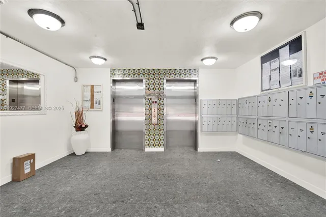 $2,300 | 1340 Lincoln Road, Unit 207, Miami Beach, FL 33139