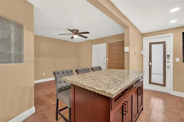 $2,300 | 1340 Lincoln Road, Unit 207, Miami Beach, FL 33139