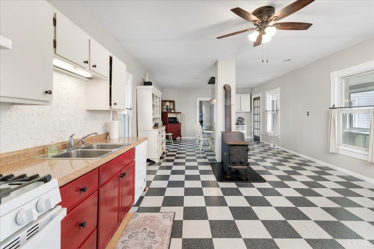 627 Hat Creek Road Brookneal, VA 24528 - Photo 48 of 94