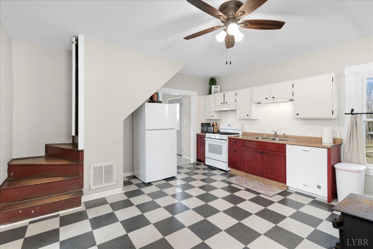 627 Hat Creek Road Brookneal, VA 24528 - Photo 51 of 94