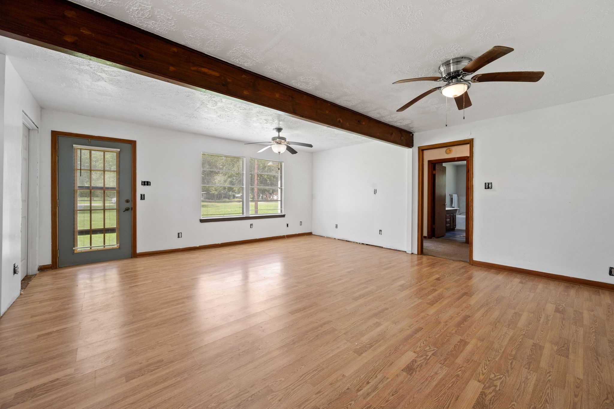 21000 Buck Knoll Road Conroe, TX 77306 - Photo 10 of 20 Livingroom