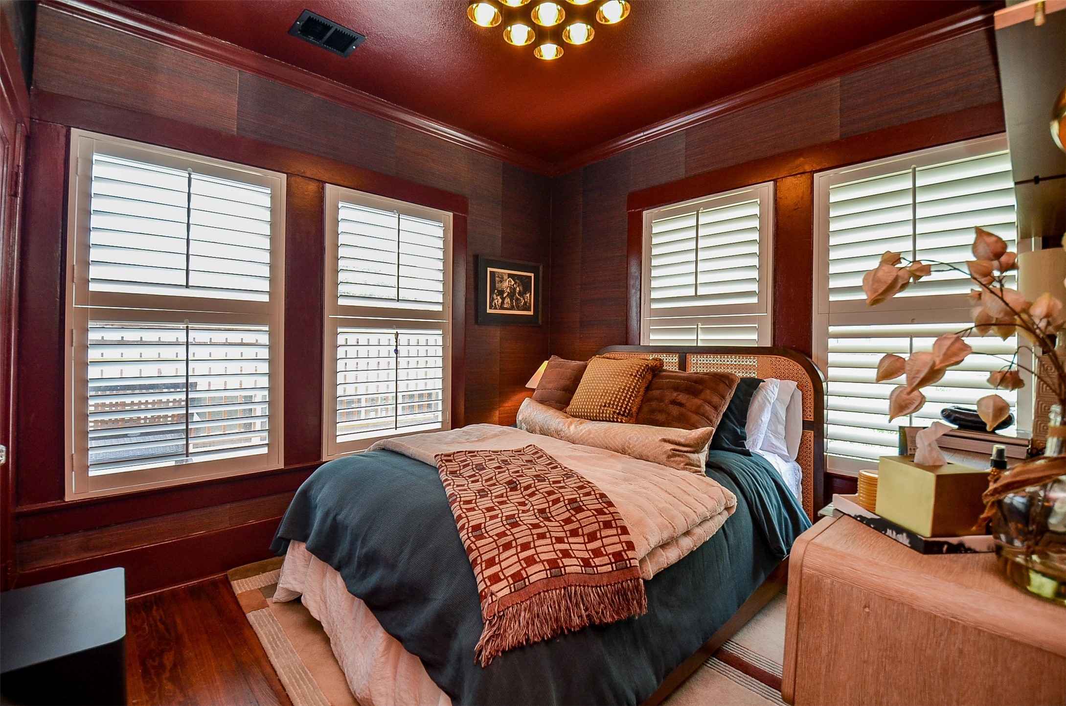 816 West Main Street Houston, TX 77006 - Photo 15 of 48 a bedroom with a bed and a large window