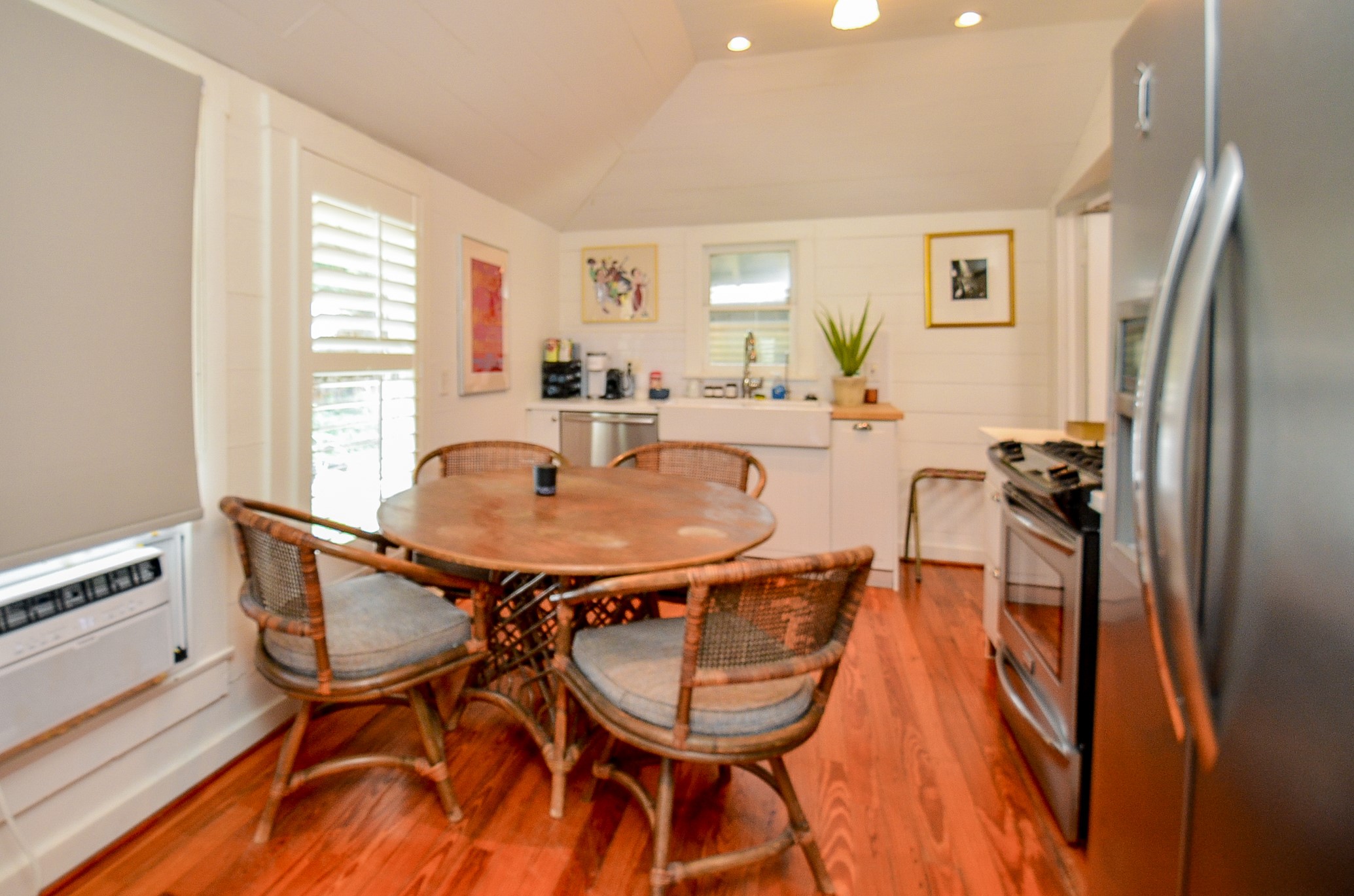 816 West Main Street Houston, TX 77006 - Photo 29 of 48 a dining room with furniture and wooden floor