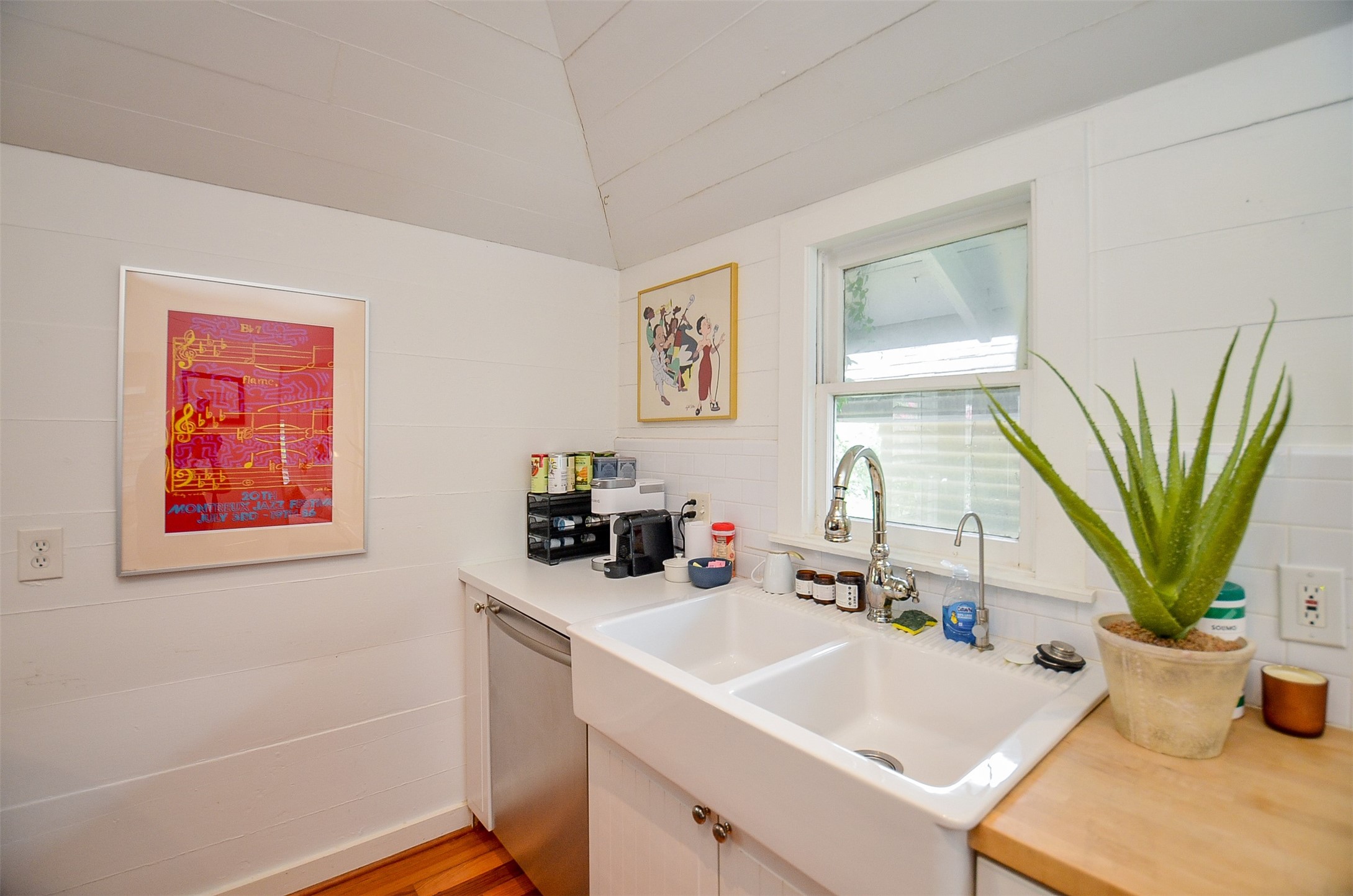 816 West Main Street Houston, TX 77006 - Photo 30 of 48 a bathroom with a sink a mirror and a potted plant