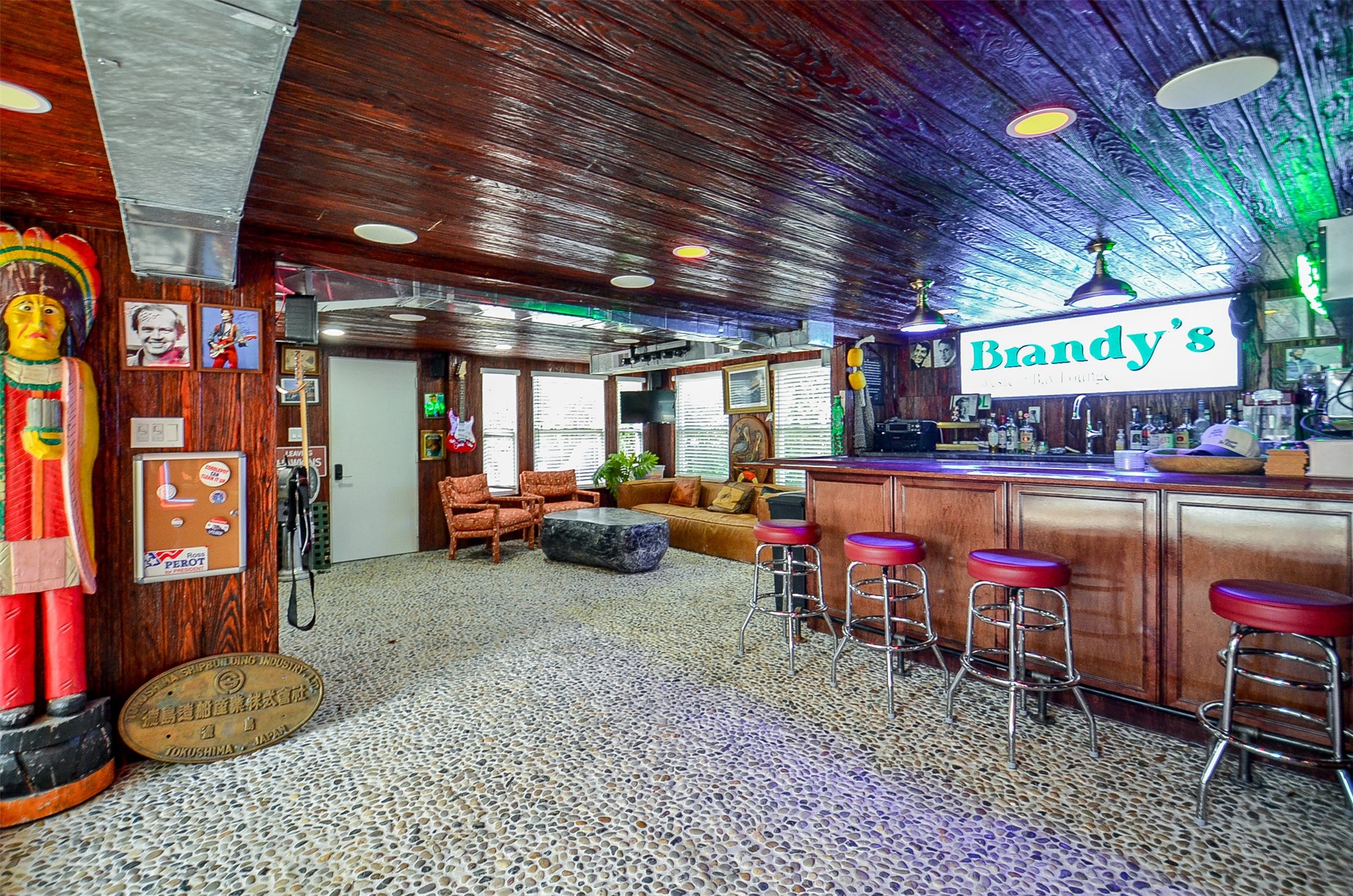 816 West Main Street Houston, TX 77006 - Photo 34 of 48 a view of a room with gym equipment