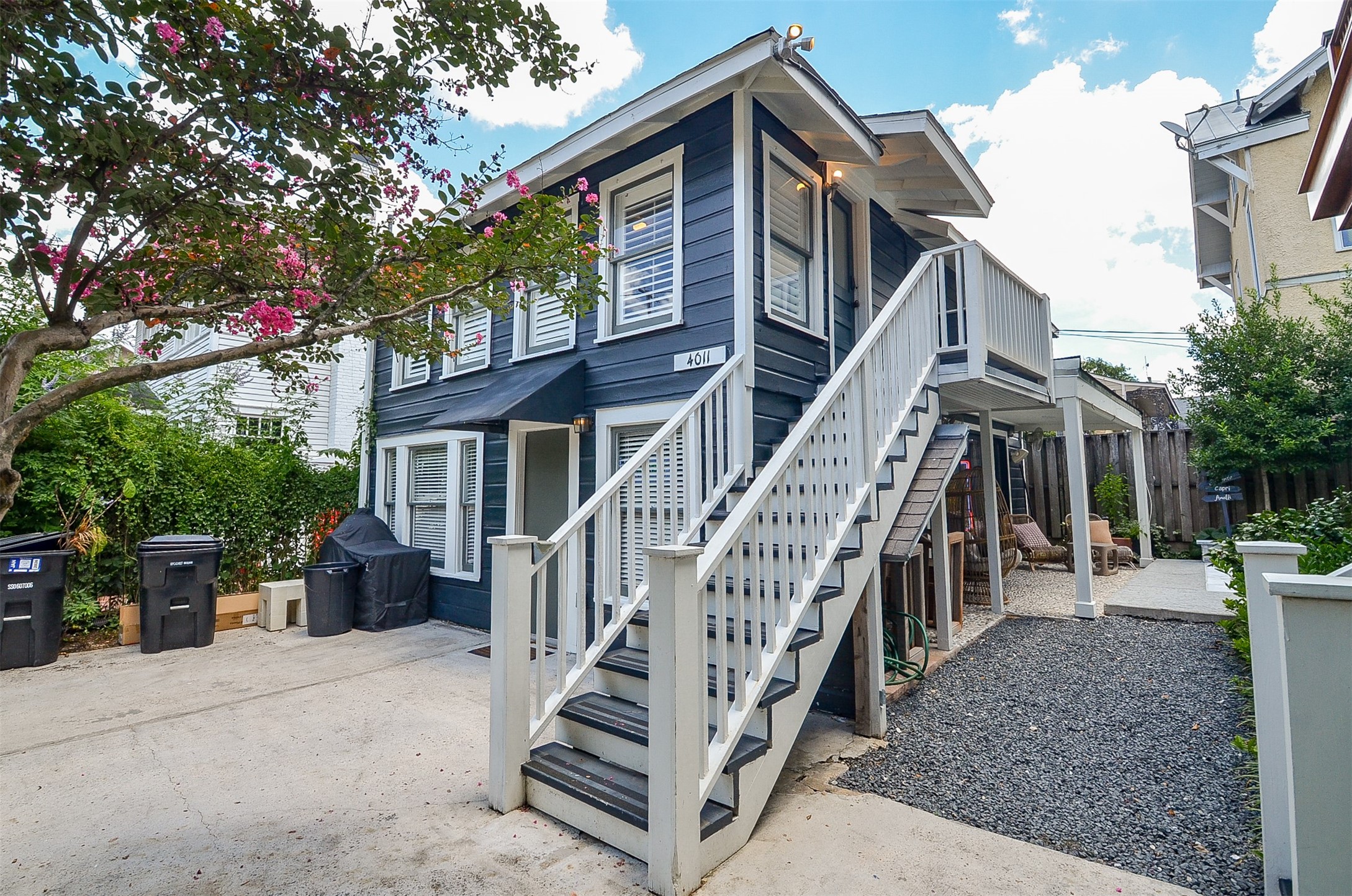 816 West Main Street Houston, TX 77006 - Photo 43 of 48 a view of a house with a yard