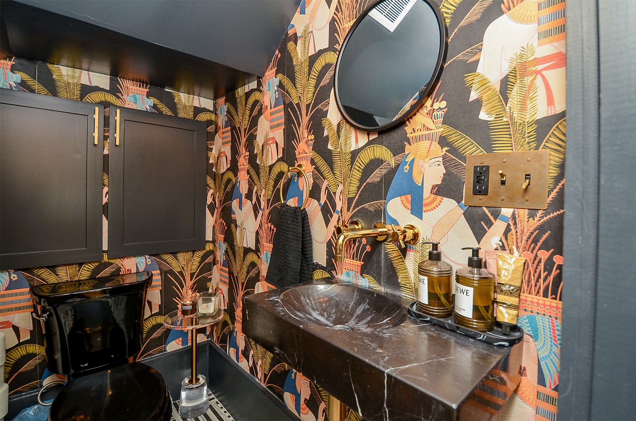 816 West Main Street Houston, TX 77006 - Photo 5 of 48 view of a kitchen with table and chairs