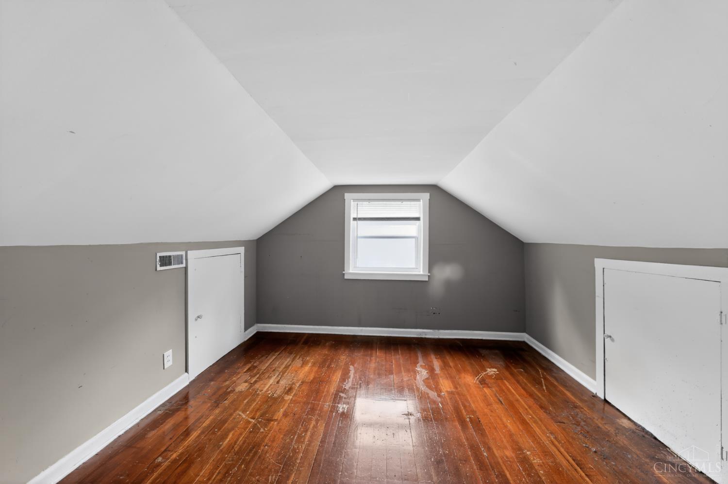 218 Ridgeway Road Cincinnati, OH 45216 - Photo 22 of 30