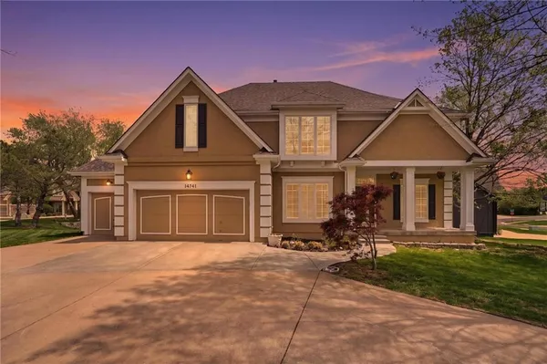 $635,000 | 14741 Robinson Street, Overland Park, KS 66223