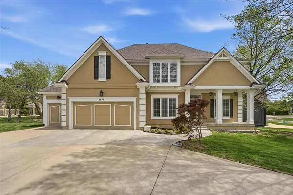 $635,000 | 14741 Robinson Street, Overland Park, KS 66223