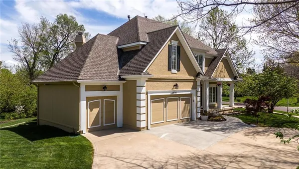 $635,000 | 14741 Robinson Street, Overland Park, KS 66223