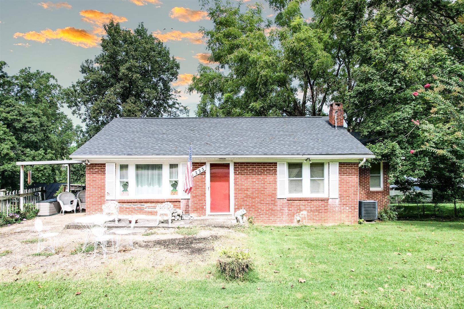 1223 Robinhood Road Greeneville, TN 37745 - Photo 1 of 32 1