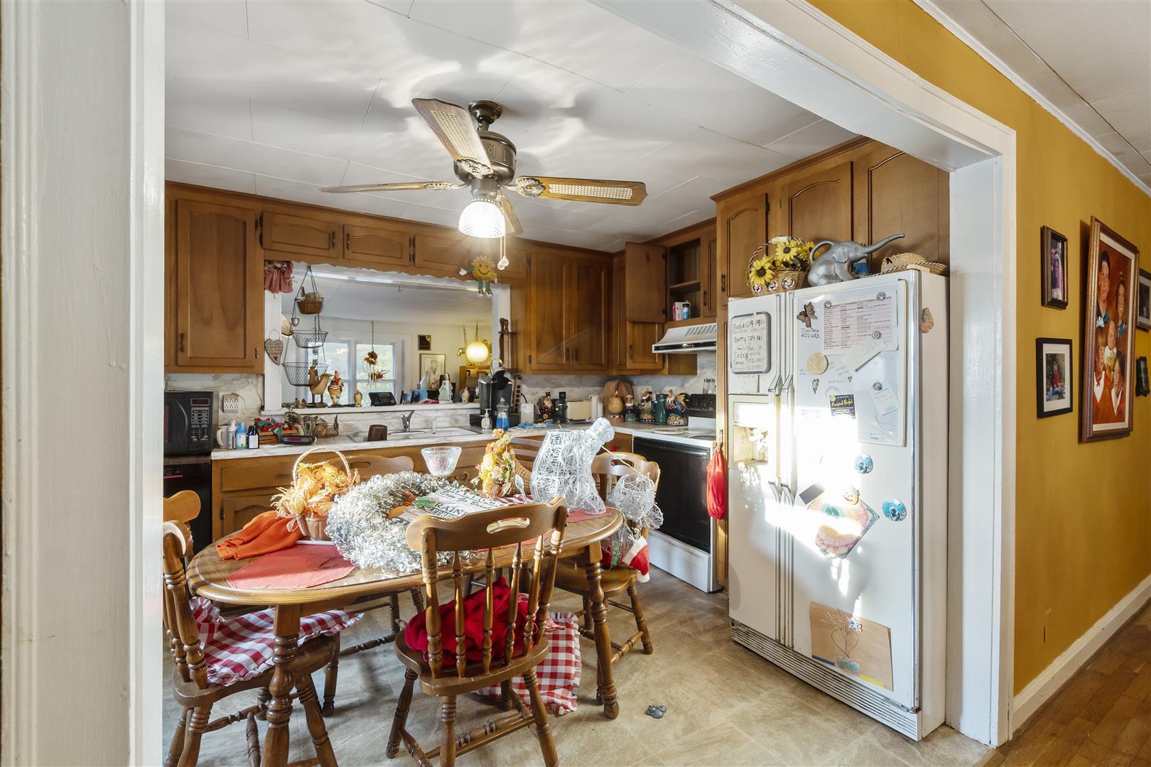 1223 Robinhood Road Greeneville, TN 37745 - Photo 5 of 32 5